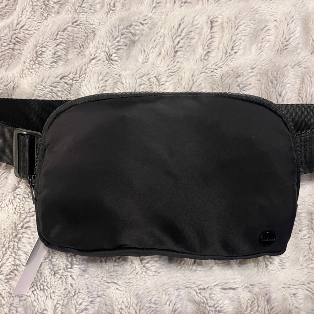 Black belt bag with adjustable strap NWT